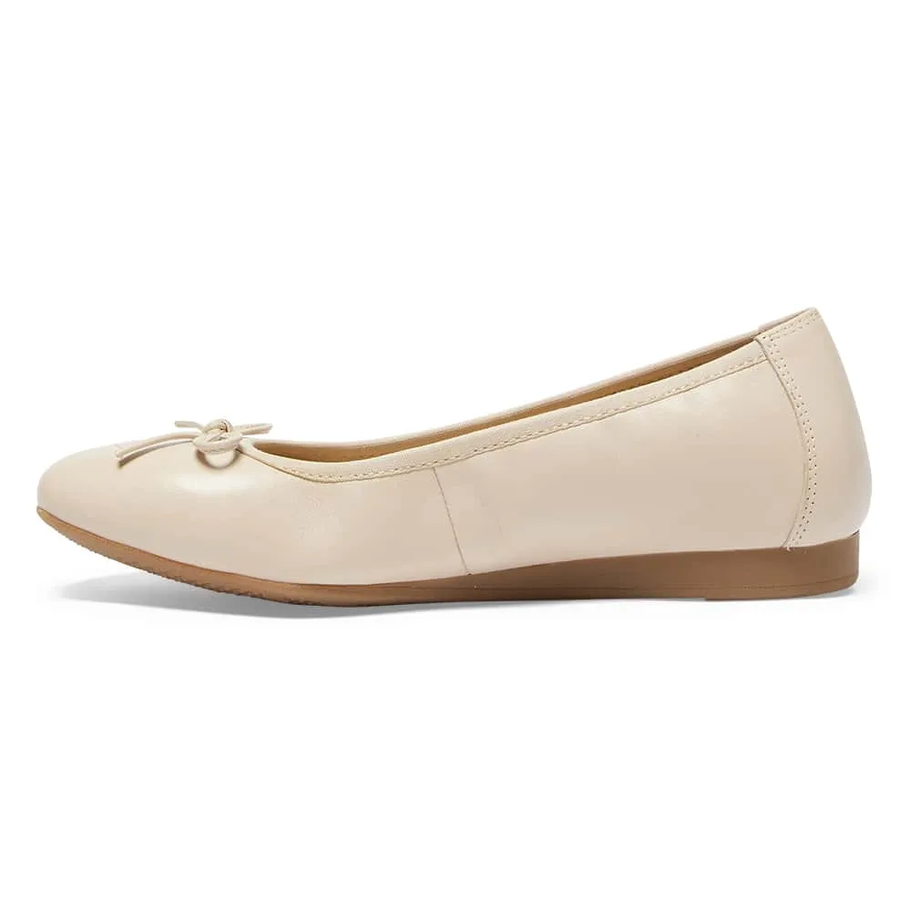 Belamy Flat in Nude Leather