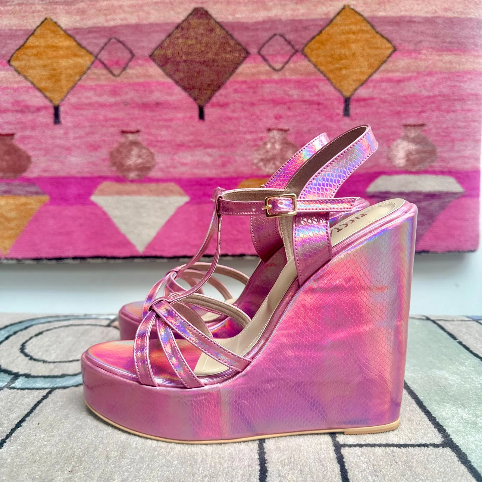 Prisma I Pink Holographic Wedges I Tiesta